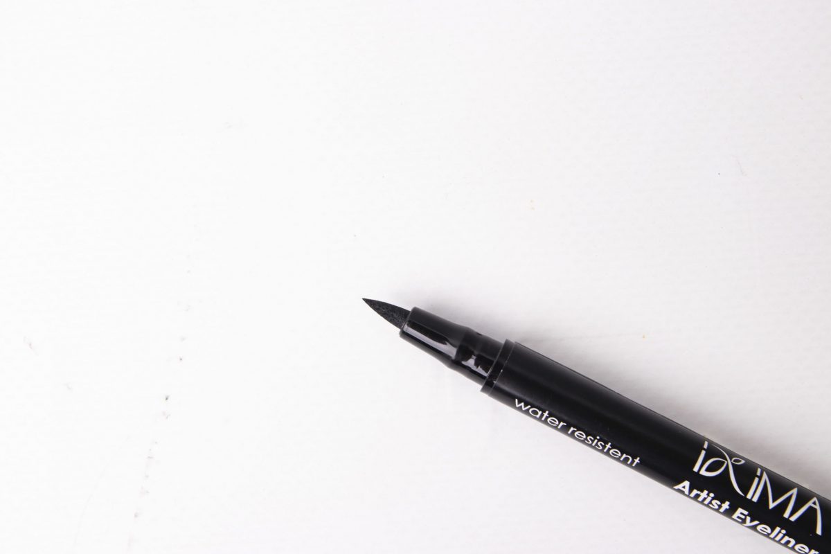 eyeliner grafico punta a penna